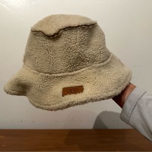 UGG Ivory Sherpa Bucket Hat, Size P/M